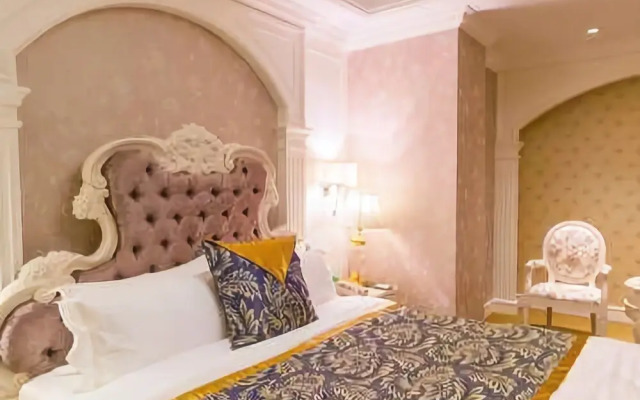 Celebrity City Hotel