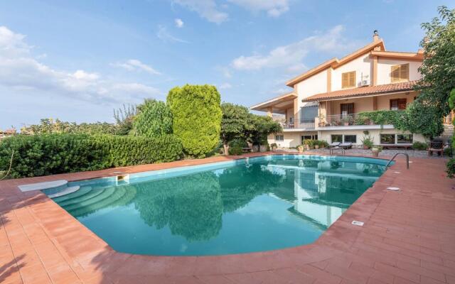 Splendid Villa with swimming pool a stone's throw from Palermo