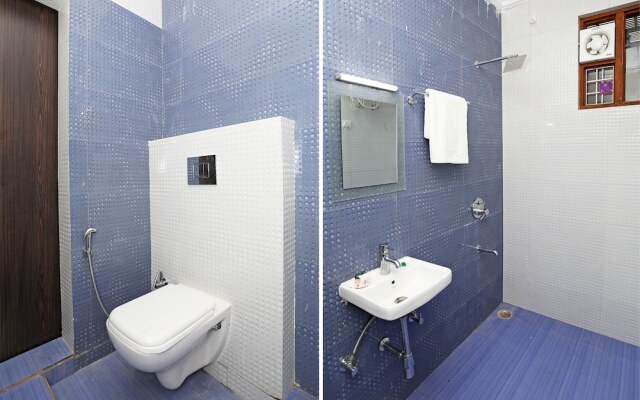 OYO 9967 Hotel Surya