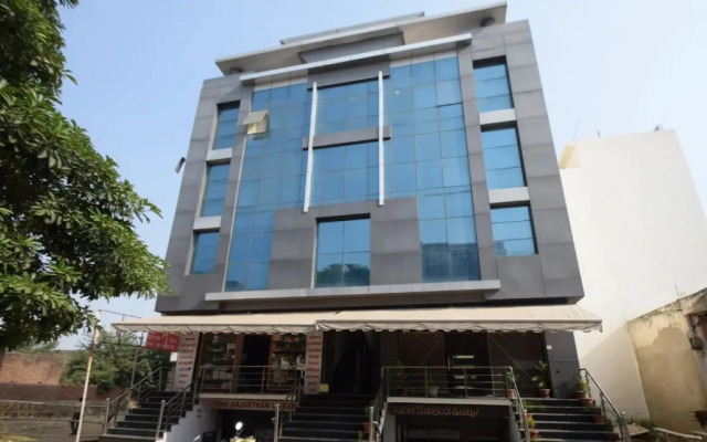 The Royal Inn by OYO Rooms