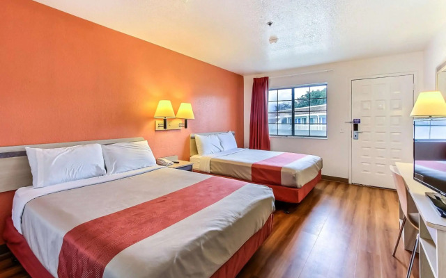 Motel 6 Salinas, CA - North Monterey Area