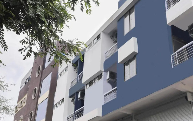 La Flora by OYO Rooms