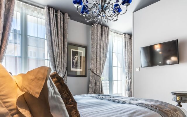 Brit Hotel Privilege Lisieux – La Villa Des Arts