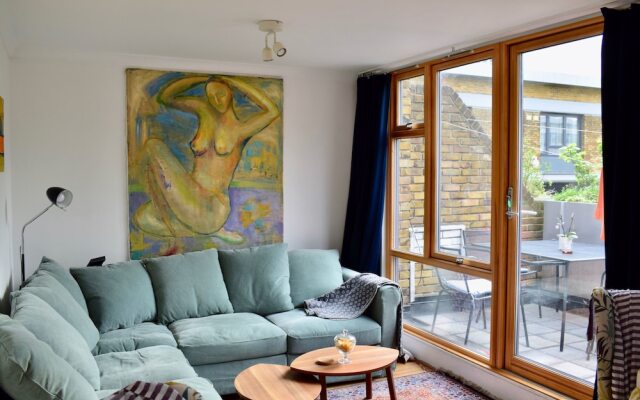 Lovely Flat in Brixton With Balcony