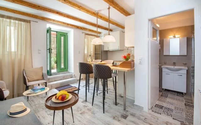 Loggos Couple Suite By Konnect