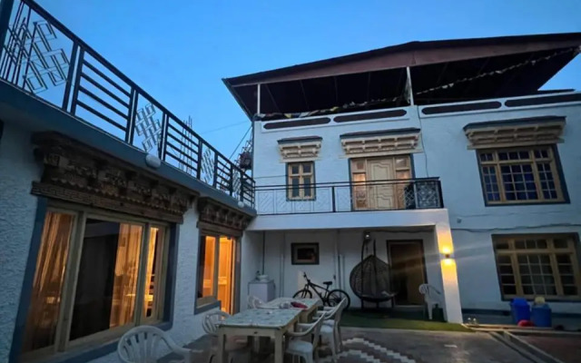 Kandalha Guest House