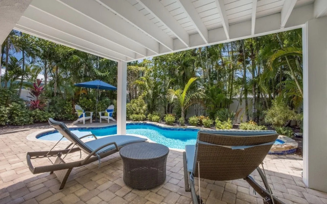 Splash Of Lime 3 Bedroom Home by RedAwning