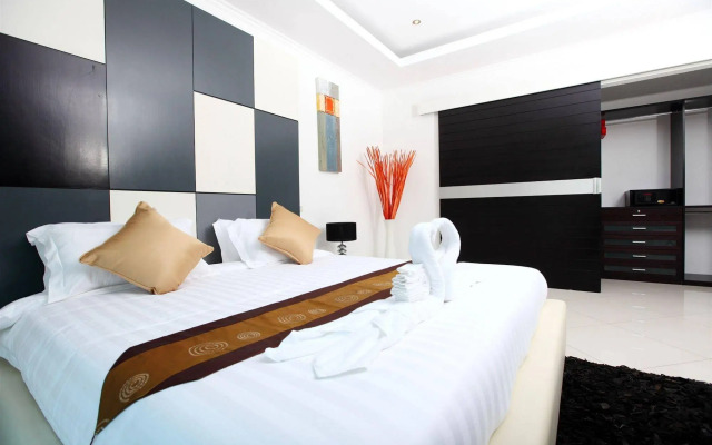 Hidden Palm Pool Villas