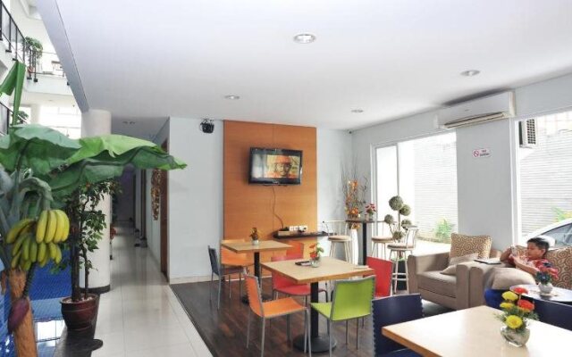 Cilandak Mansion by Airy Rooms