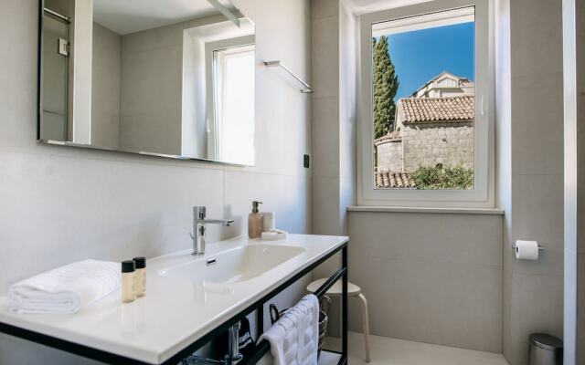 Kala Luxury rooms by DuHomes