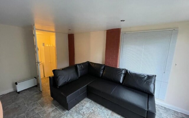 A Furnished Ensuite Apartment for Rent in Patchway