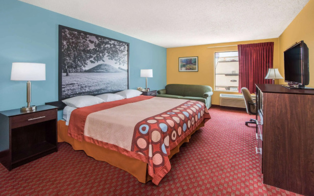 Super 8 by Wyndham Troy IL/St. Louis Area