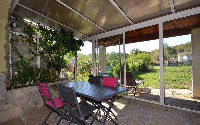 Amazing apartment in Lanas with large garden