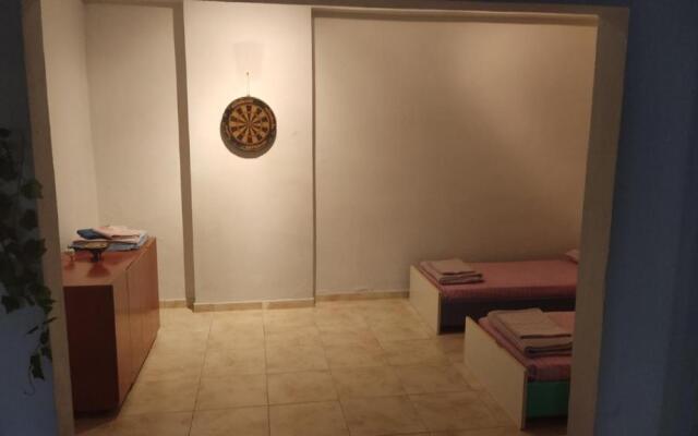 Airport's Close, Cozy Flat for 6 Persons