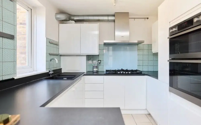 The Brunswick Retreat - Warm 3bdr Flat With Balcony