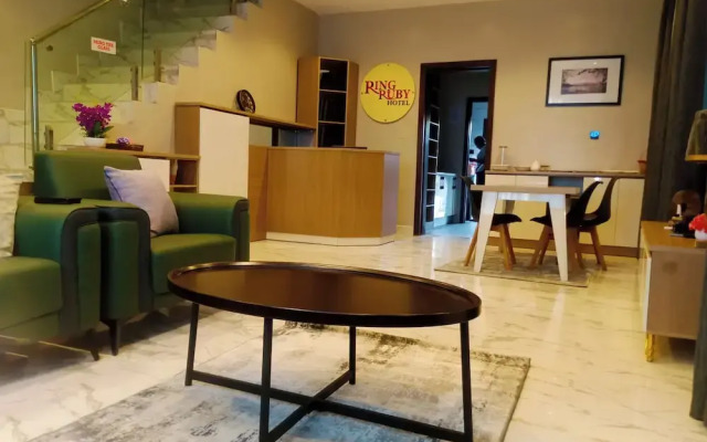 Ringruby Hotel, Eso Close