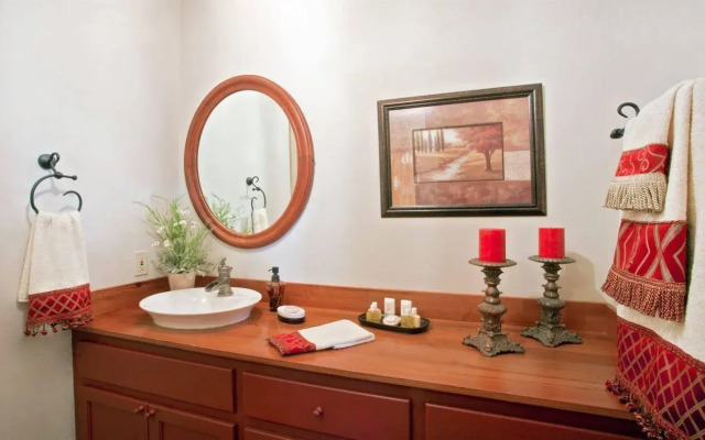 Rock House Hideaway Complex