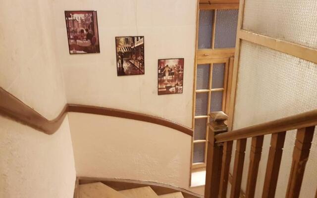 Ionian Apartment- Athens Center, 6 BD, 2.5 BATH