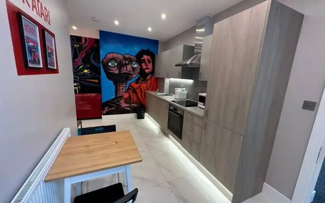 Themed Stunning 1-bed Apartment in London