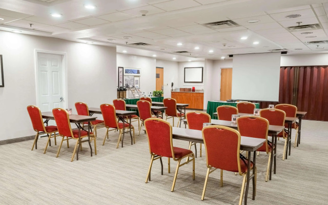 Country Inn & Suites by Radisson, Cookeville, TN