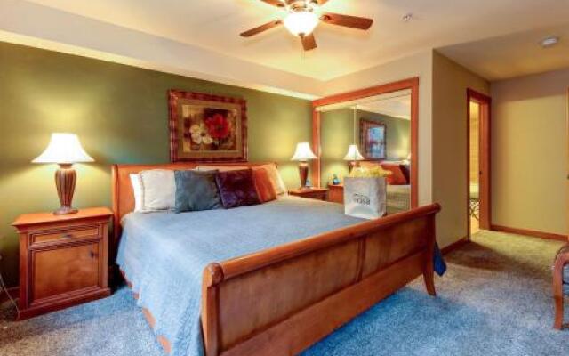 Eagle Springs East 207: Resting Moose Suite