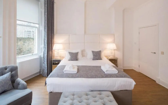 Edinburgh Castle Apartments and Suites