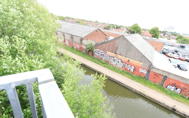 Ecohome on the canal