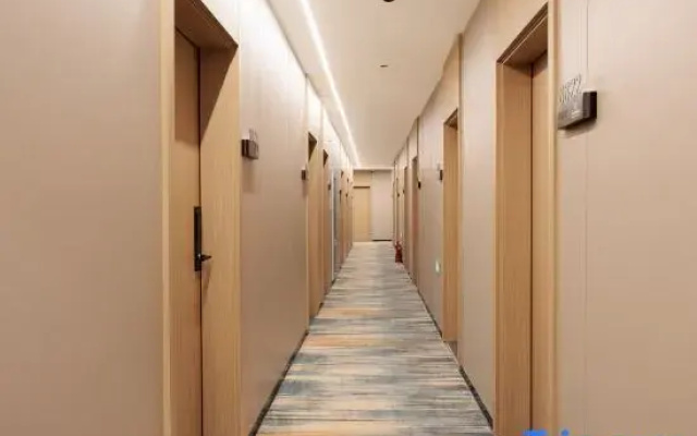 Super 8 Preferred Hotel (Beijing Shangdi Subway Station)
