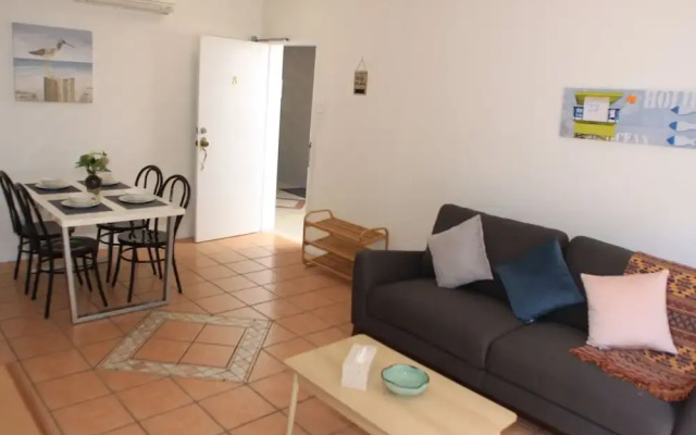 Contemporary Convenient Central Retreat