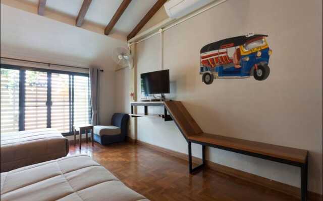 Near Shopping Mall/Old Town R.