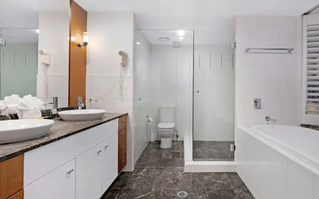 Level 45 Luxury Sub-Penthouse in Surfers