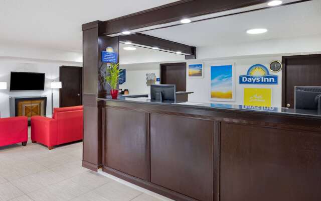 Days Inn by Wyndham Pensacola I-10