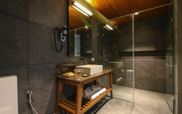 Two Seasons Coron Bayside Hotel