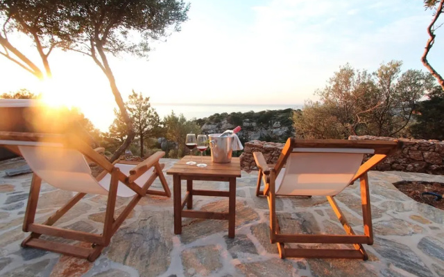 Villa Rouvis With Outdoor Hot Tub