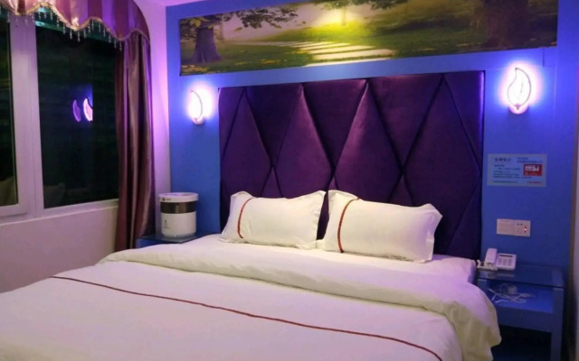 Zhongchao Theme Hotel (Shenzhen Luohu Wenjin Subway Station)