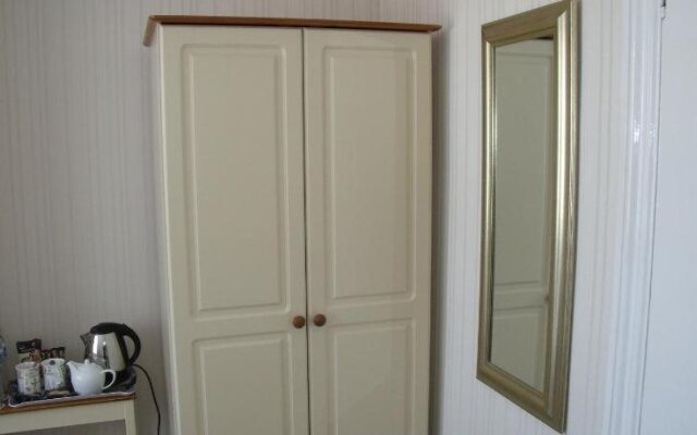 Southcroft Hotel - Guest House