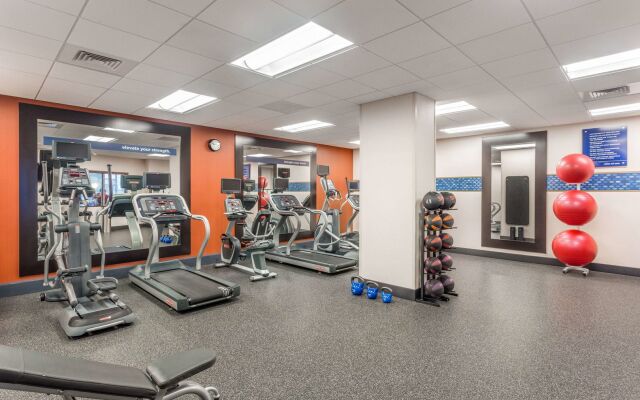 Hampton Inn & Suites Madison / Downtown