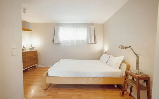 Sunny & Bright Duplex by Vacationy