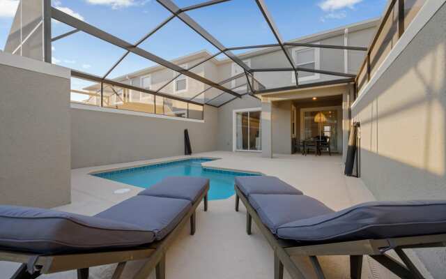 Modern townhome with private pool near Disney