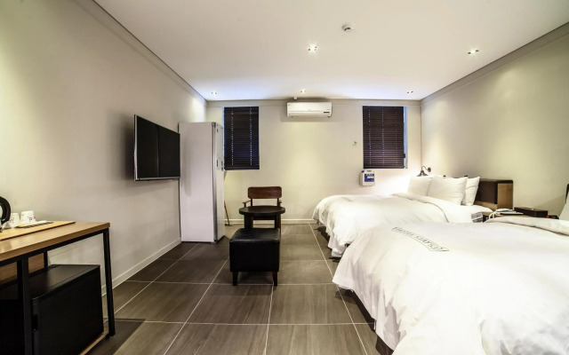 Hotel Stay 53