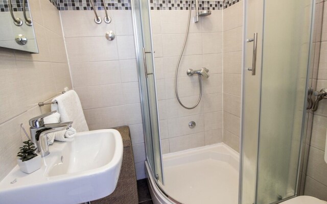 Premium Holiday Home in Kučine-Mravinci with Swimming Pool