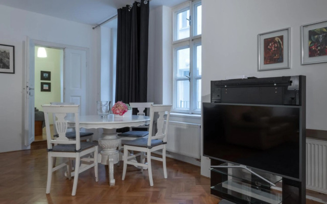 Apartman Carolinum