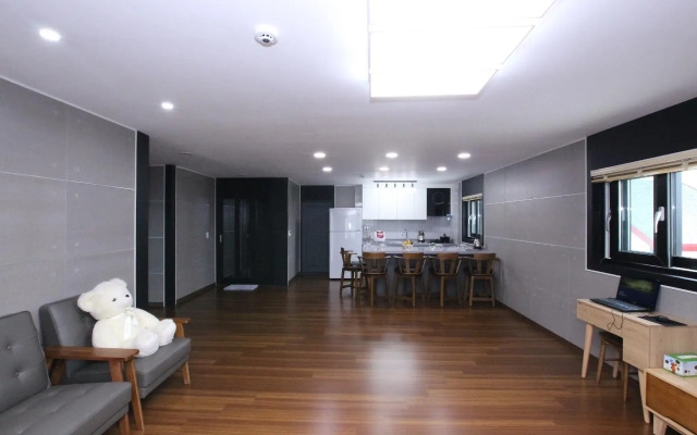 Uljin blue ara B pension