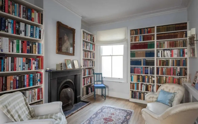 Cosy and Beautiful 2BR Flat Near Battersea Fits 4