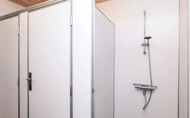 Holiday Home With Shared Bathroom, Kitchen