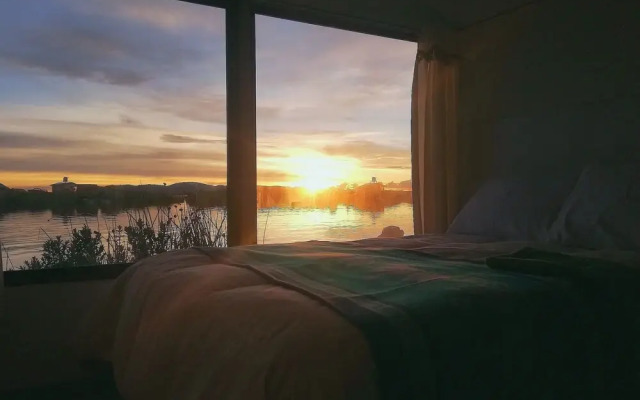 Uros Suma Jakana Lodge