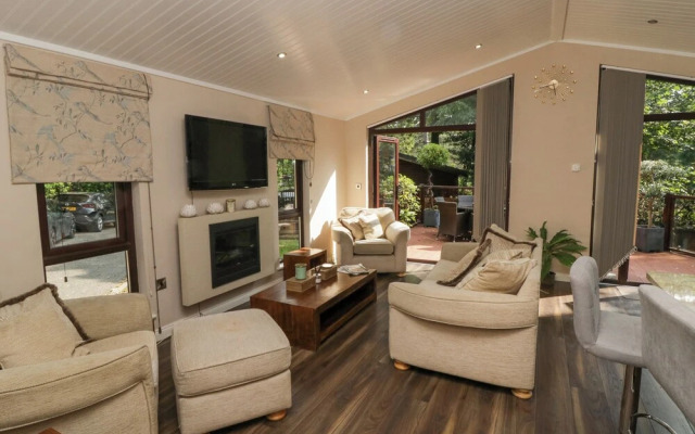 Tree House, Partial Lake Views