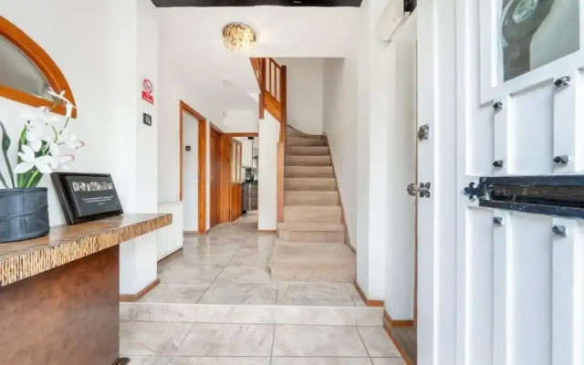 Tranquil and Lovely 5 bed House in Barnet