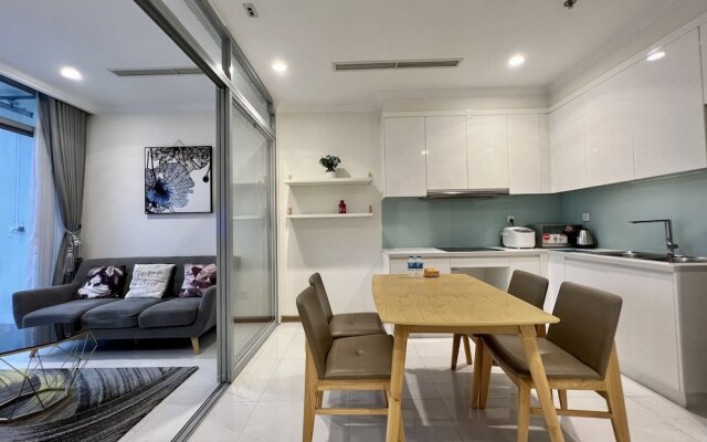 Lyshing Apartment in Vinhomes Luxury Landmark