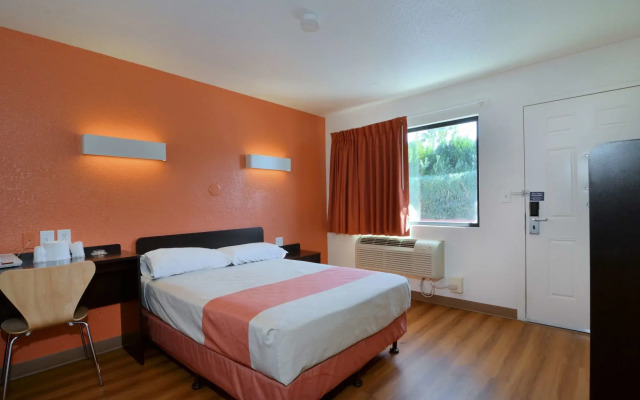 Motel 6 Palm Desert, CA - Palm Springs Area